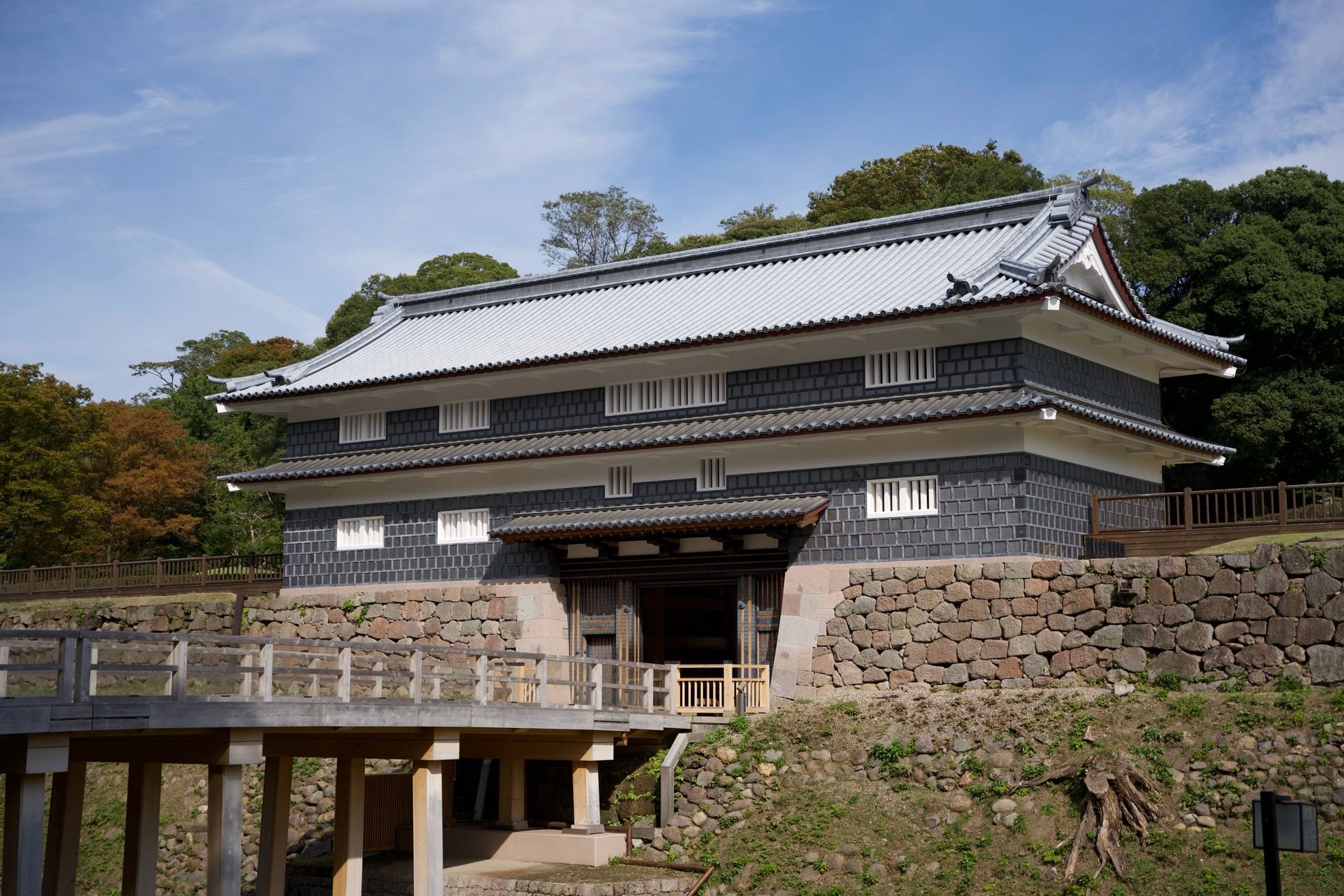 Une des portes d'entrée du château de Kanazawa