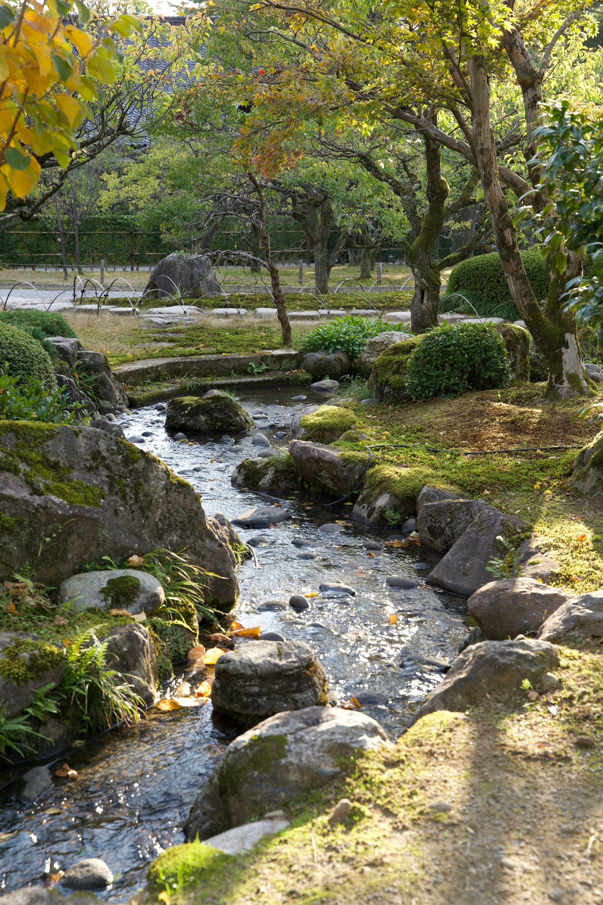 Cours d'eau parcourant le jardin Kenroku-en