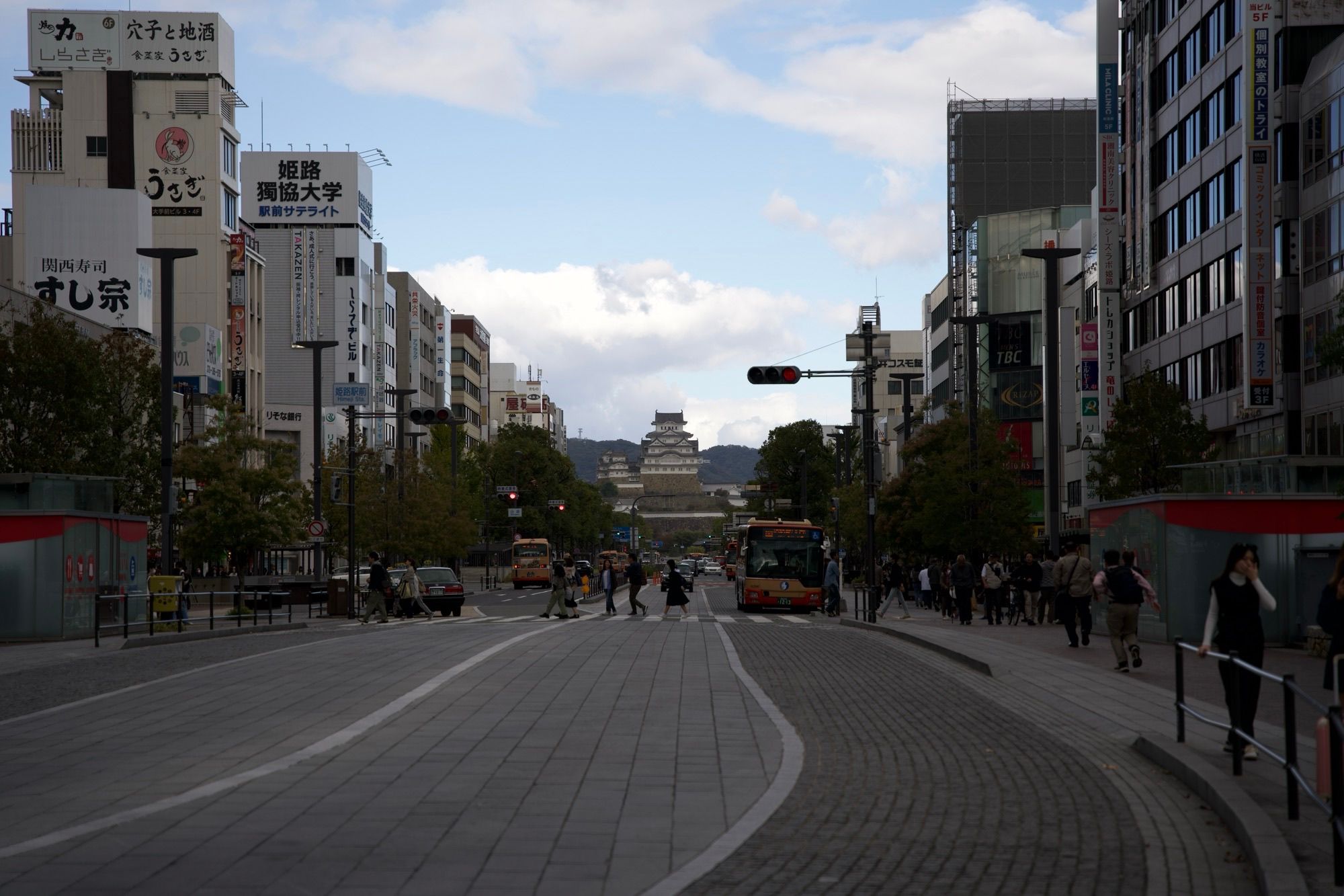 Vue sur le château d'Himeji depuis la gare