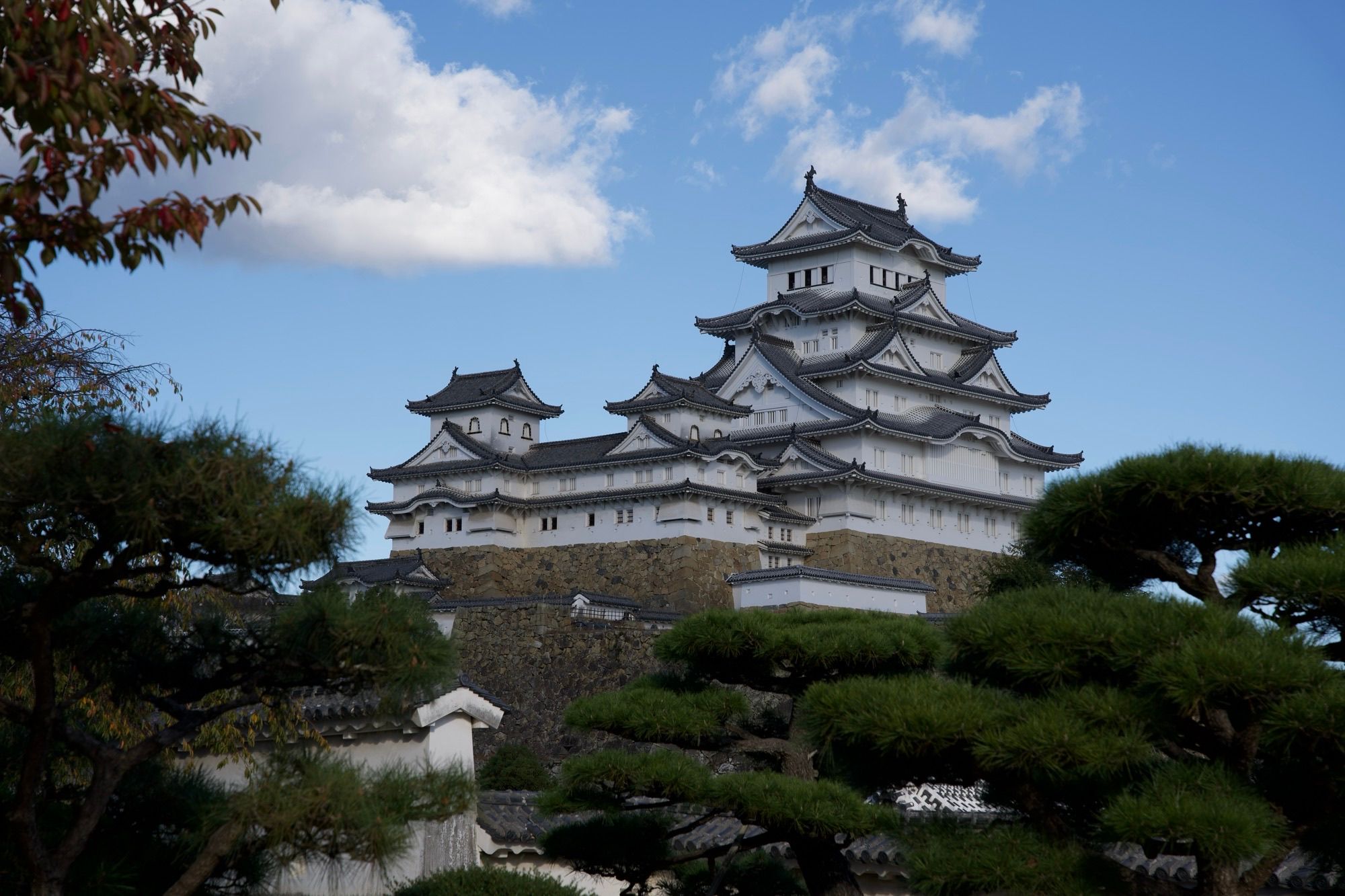 Vue sur le château d'Himeji depuis ses jardins