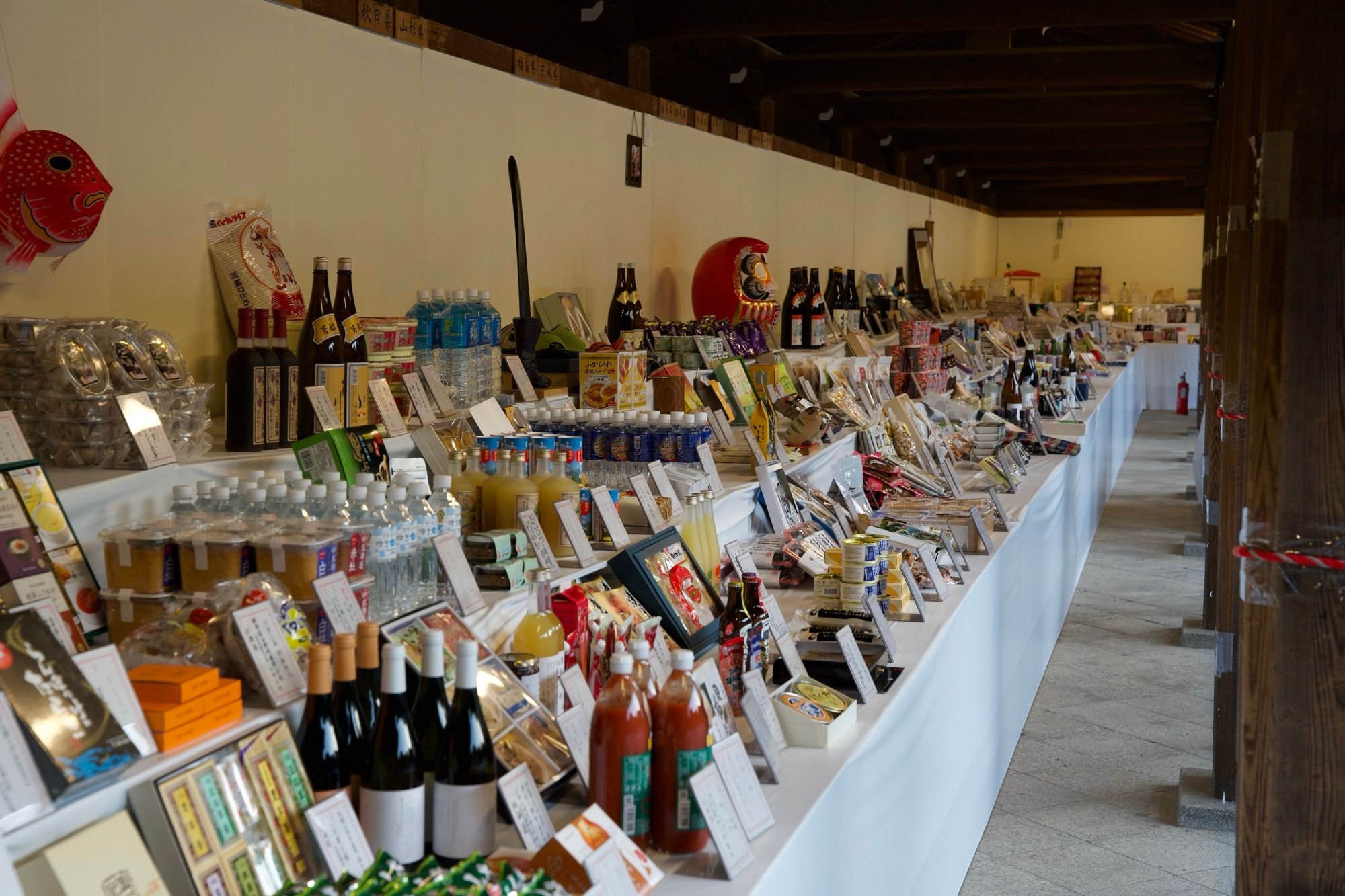 Marché dans l'enceinte du temple