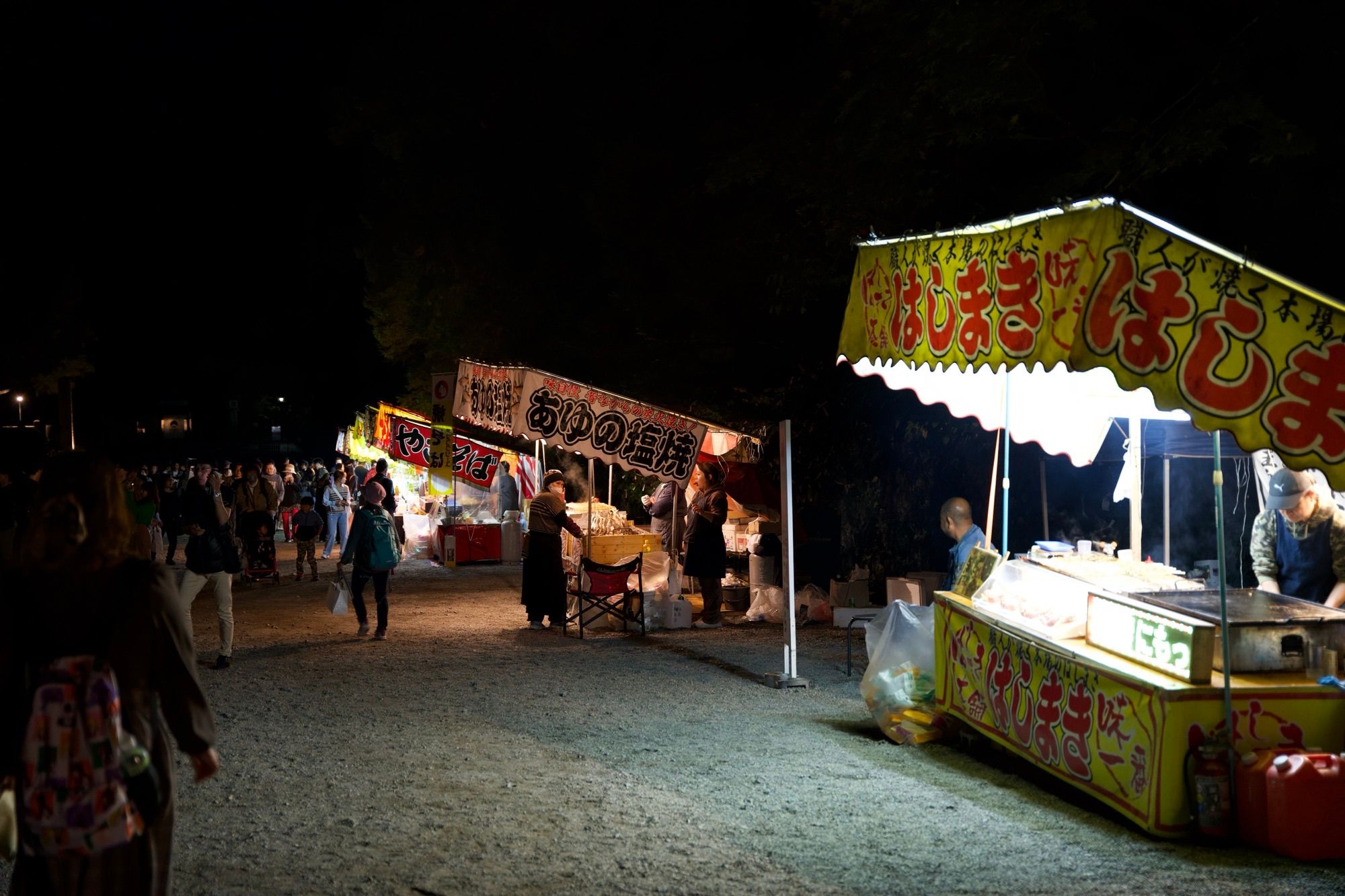 Marché aux abords du temple